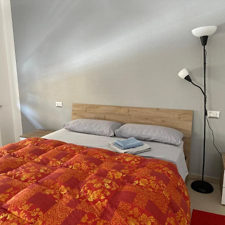 Grande Stanza Matrimoniale In Palazzo Signorile Apartamento Mirandola Exterior foto