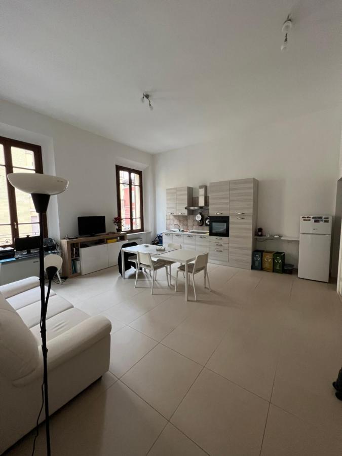 Grande Stanza Matrimoniale In Palazzo Signorile Apartamento Mirandola Exterior foto